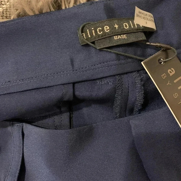 ALICE + OLIVIA NWT Navy Silk Butterfly Shorts 6 - Picture 10 of 10